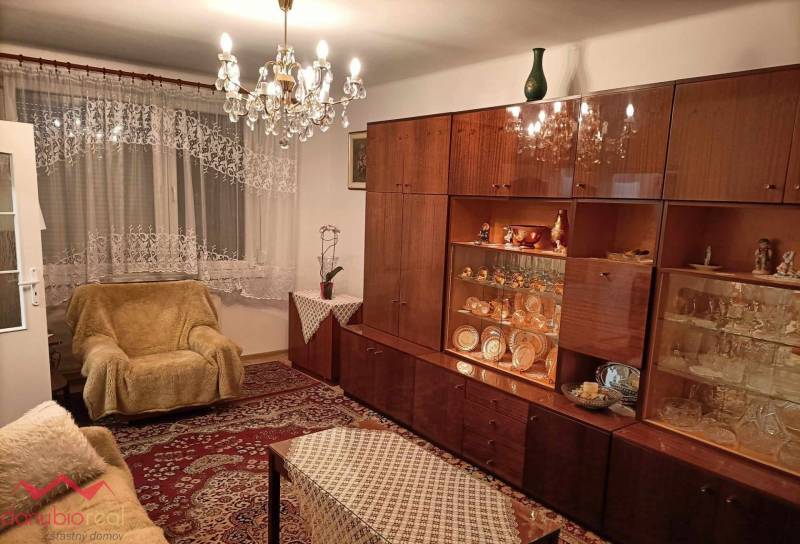Veľkometrážny 2 izbový byt na predaj v Komárne v dobrej lokalite, Sabina Hupschova Danubioreal , 0908636096
