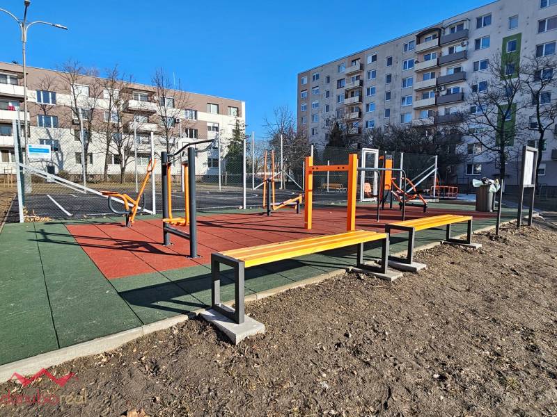 Danubioreal - realitná kancelária, Ing. Irena Petrovicsová- realitná maklérka, na predaj 3.izbový byt  v Komárne, 3 szobás lakás, eledás  12.jpg