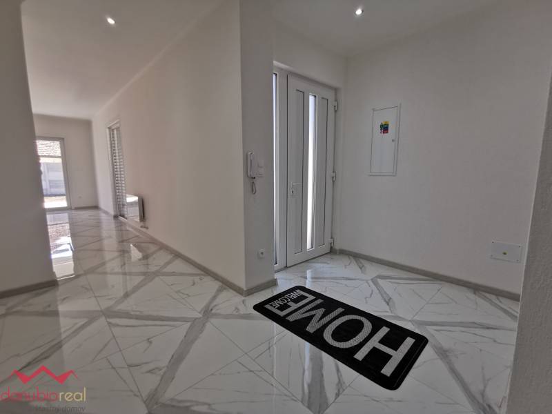 Danubioreal - realitna kancelária, Irena Pdetrovicsová , na predaj rodinný dom  novostavba Kolárovo, Eladó  családi ház Gútan   14.jpg