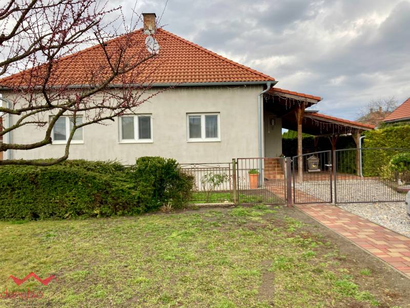 4-izbový rodinný dom, na predaj, Komárno- Nová Stráž, Danubioreal- realitná kancelária, Helena Schulczová