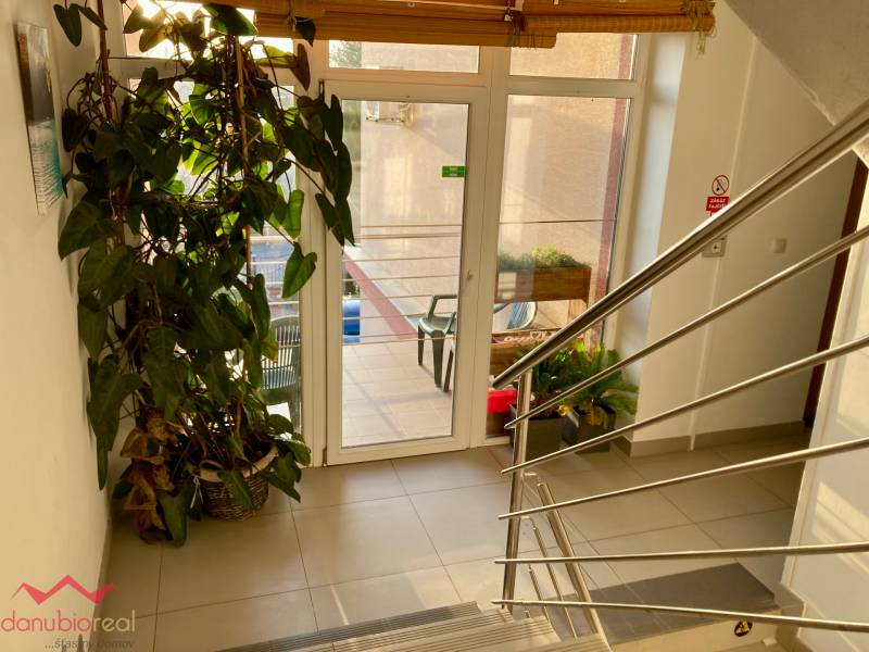 2-izbový podkrovný byt, na predaj, vlastné parkovacie miesto, dvor, Komárno, Danubioreal- realitná kancelária, Helena Schulczová