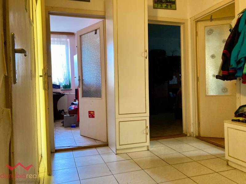 4-izbový, byt, na predaj, s balkónom, Komárno, Helena Schulczová, Danubioreal, realitná kancelária