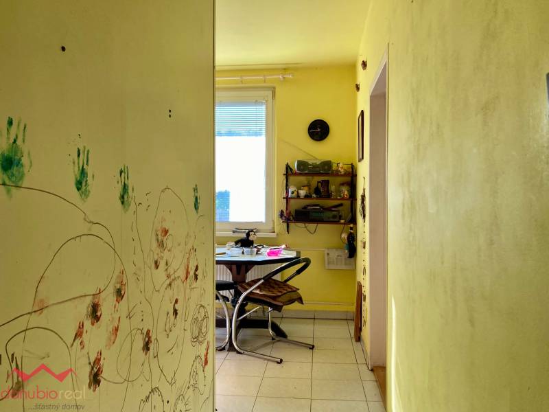 4-izbový, byt, na predaj, s balkónom, Komárno, Helena Schulczová, Danubioreal, realitná kancelária