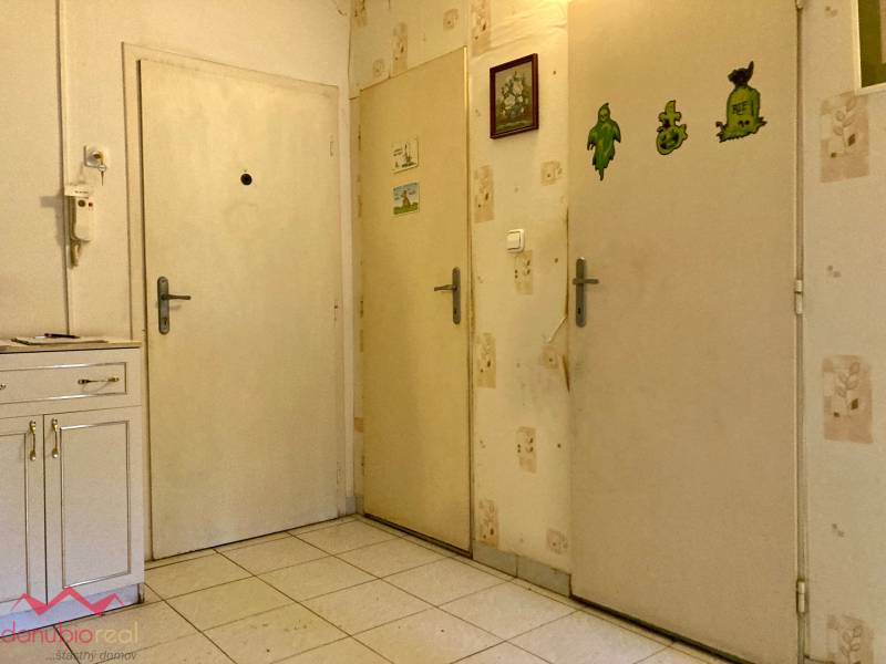 4-izbový, byt, na predaj, s balkónom, Komárno, Helena Schulczová, Danubioreal, realitná kancelária