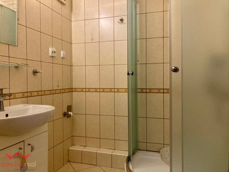 Na prenájom, 3 izbový byt, Komárno, Danubioreal, realitná kancelária, Helena Schulczová