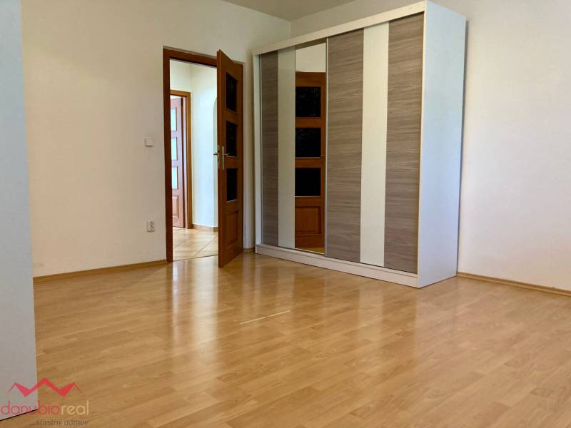 Na prenájom, 3 izbový byt, Komárno, Danubioreal, realitná kancelária, Helena Schulczová