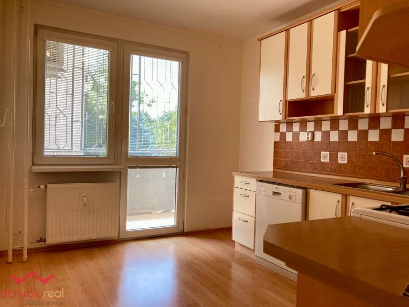 Na prenájom, 3 izbový byt, Komárno, Danubioreal, realitná kancelária, Helena Schulczová