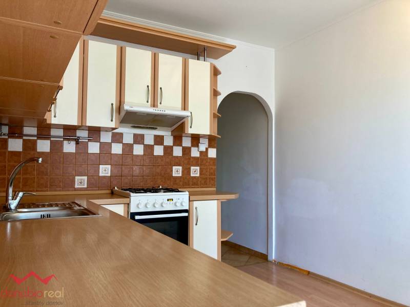 Na prenájom, 3 izbový byt, Komárno, Danubioreal, realitná kancelária, Helena Schulczová