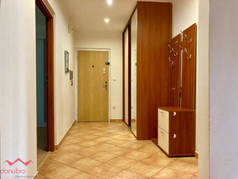Na prenájom, 3 izbový byt, Komárno, Danubioreal, realitná kancelária, Helena Schulczová