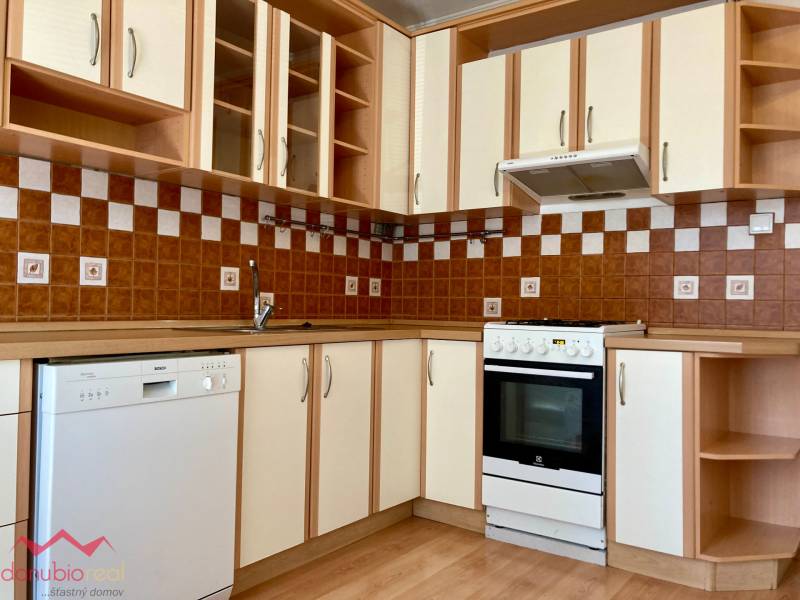 Na prenájom, 3 izbový byt, Komárno, Danubioreal, realitná kancelária, Helena Schulczová