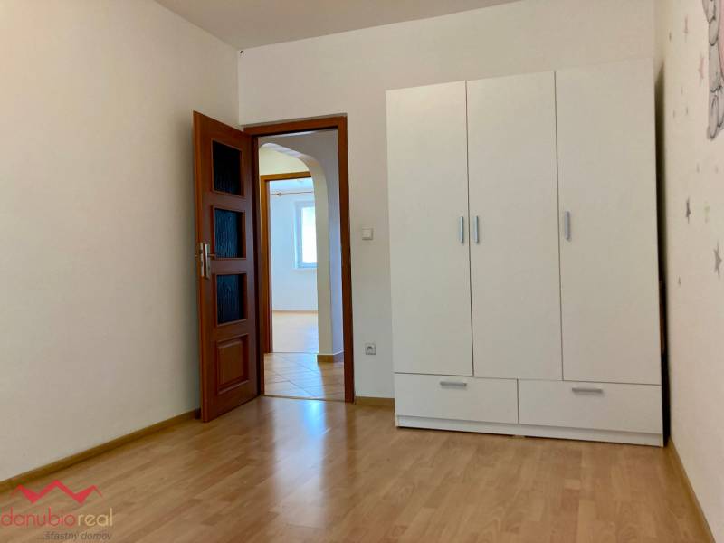 Na prenájom, 3 izbový byt, Komárno, Danubioreal, realitná kancelária, Helena Schulczová