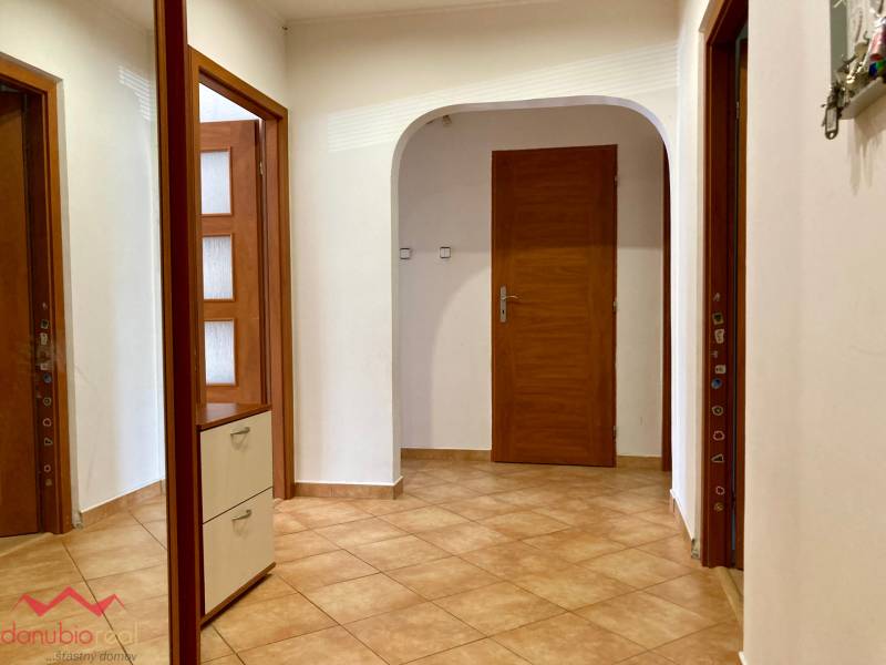 Na prenájom, 3 izbový byt, Komárno, Danubioreal, realitná kancelária, Helena Schulczová