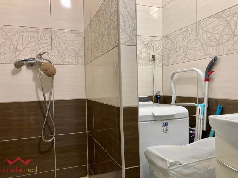 2 izbový byt, na predaj, kompletne prerobený, Komárno, centrum, Danubioreal realitná kancelária, Helena Schulczová