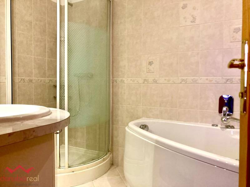 Na prenájom, 4-izbový byt, Komárno, centrum, Danubioreal realitná kancelária, Helena Schulczová