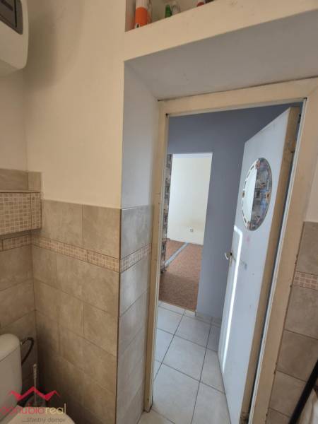 1-izbový byt na predaj, eladó lakás, Komárno, Danubioreal, realitná kancelária, Helena Schulczová.jpeg