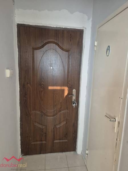 1-izbový byt, na predaj, eladó lakás, Komárno bauring, Danubioreal, realitná kancelária, Helena Schulczová.jpeg