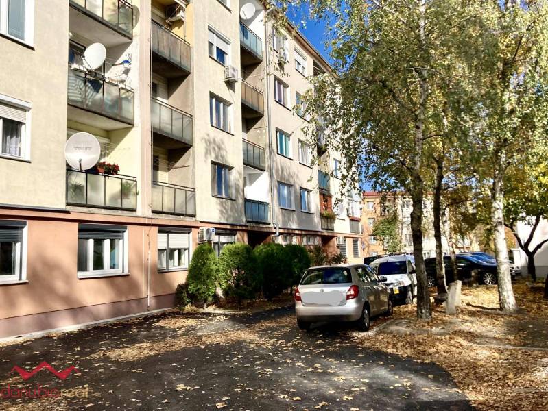 3 izbový byt, na predaj, centrum, Komárno, eladó lakás, pôvodný stav, na prerábku, Danubioreal- realitná kancelária, Helena Schulczová