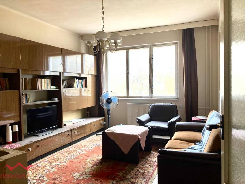 3 izbový byt, na predaj, centrum, Komárno, eladó lakás, pôvodný stav, na prerábku, Danubioreal- realitná kancelária, Helena Schulczová