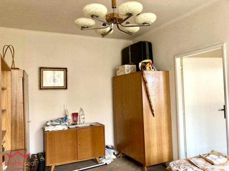 3 izbový byt, na predaj, centrum, Komárno, eladó lakás, pôvodný stav, na prerábku, Danubioreal- realitná kancelária, Helena Schulczová