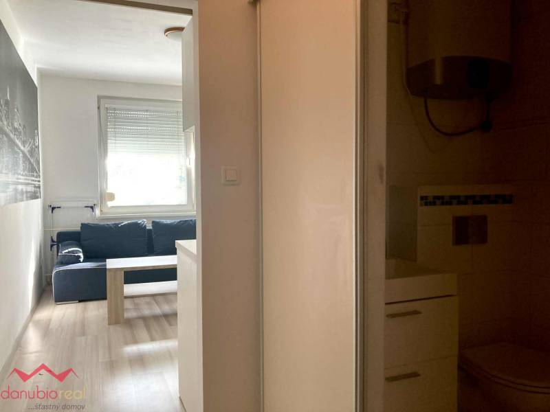 Garsoónka, na predaj, eladó garzon, Komárno, Danubioreal- realitná kancelária, Helena Schulczová