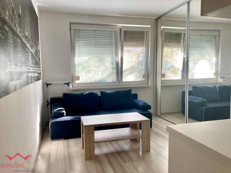 Garsoónka, na predaj, eladó garzon, Komárno, Danubioreal- realitná kancelária, Helena Schulczová