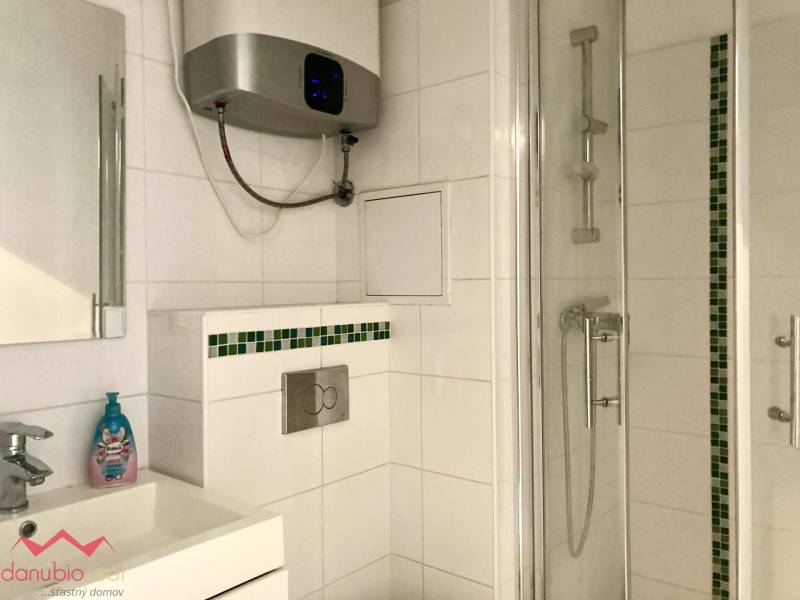 Garsoónka, na predaj, eladó garzon, Komárno, Danubioreal- realitná kancelária, Helena Schulczová