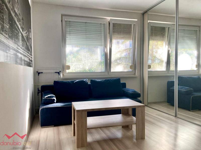 Garsoónka, na predaj, eladó garzon, Komárno, Danubioreal- realitná kancelária, Helena Schulczová