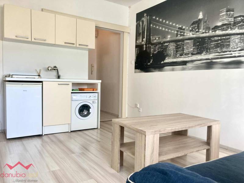 Garsoónka, na predaj, eladó garzon, Komárno, Danubioreal- realitná kancelária, Helena Schulczová