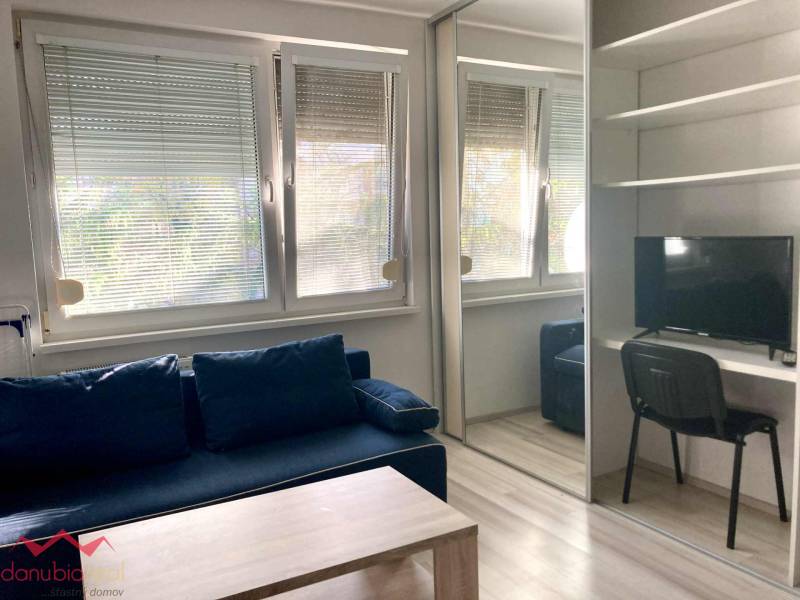 Garsoónka, na predaj, eladó garzon, Komárno, Danubioreal- realitná kancelária, Helena Schulczová