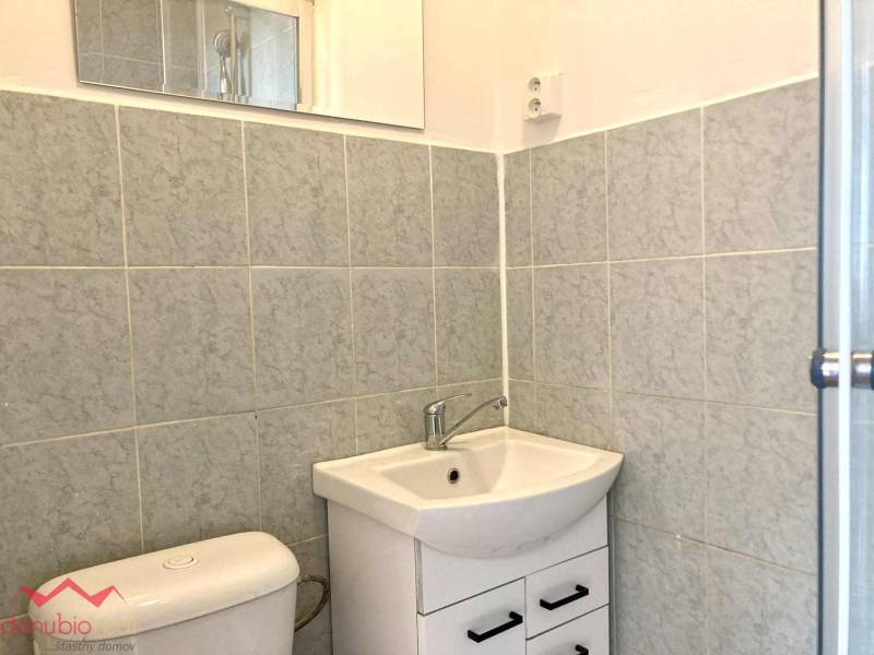 Garsónka, na predaj, prerobený byt, Komárno, Danubioreal- realitná kancelária, Helena Schulczová