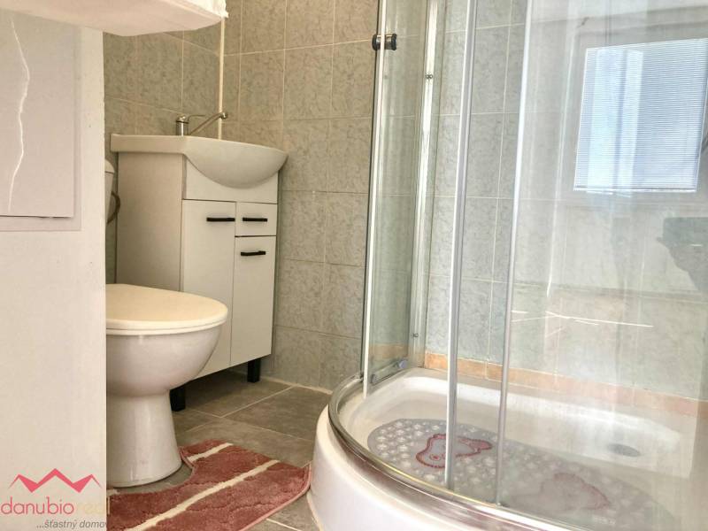 Garsónka, na predaj, prerobený byt, Komárno, Danubioreal- realitná kancelária, Helena Schulczová