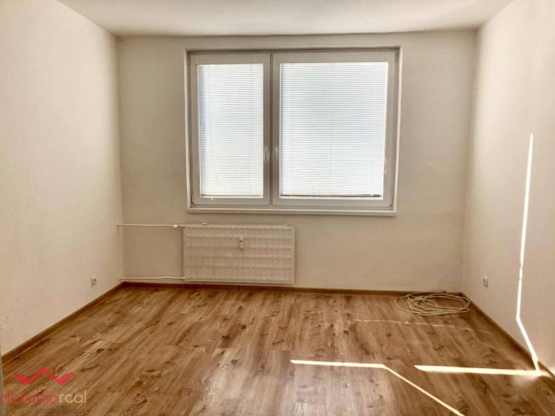 Garsónka, na predaj, prerobený byt, Komárno, Danubioreal- realitná kancelária, Helena Schulczová