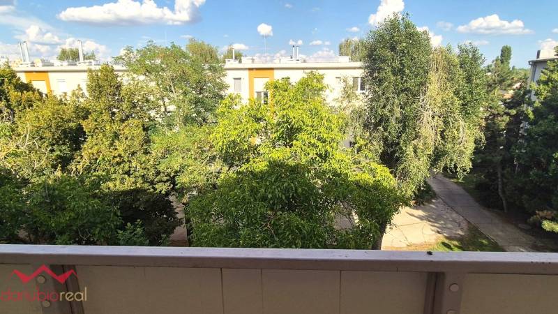 Na prenájom, 3-izbový byt, s garážou, centrum Komárna, Komárno, prerobený, zariadený, Danubioreal- realitná kancelária, Helena Schulczová