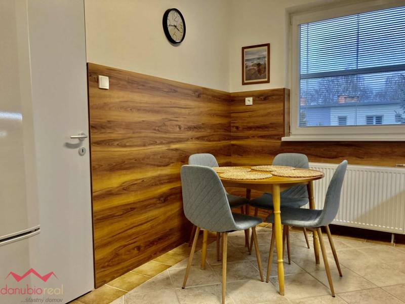 Na prenájom, 3-izbový byt, s garážou, centrum Komárna, Komárno, prerobený, zariadený, Danubioreal- realitná kancelária, Helena Schulczová