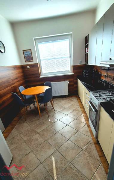 Na prenájom, 3-izbový byt, s garážou, centrum Komárna, Komárno, prerobený, zariadený, Danubioreal- realitná kancelária, Helena Schulczová