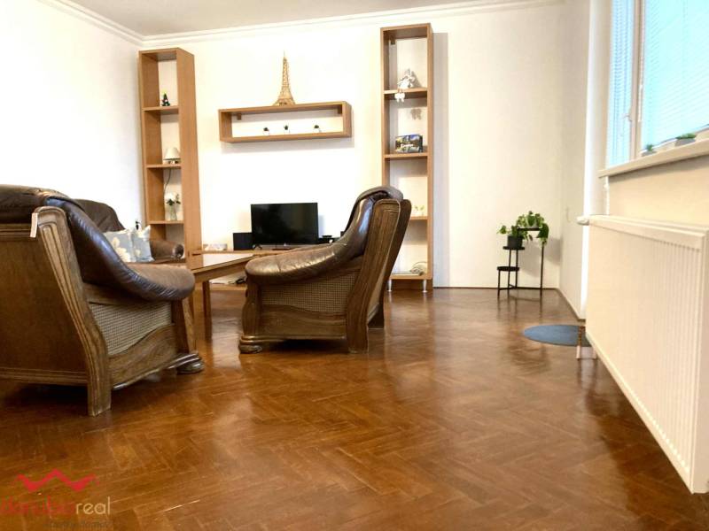 Na prenájom, 3-izbový byt, s garážou, centrum Komárna, Komárno, prerobený, zariadený, Danubioreal- realitná kancelária, Helena Schulczová