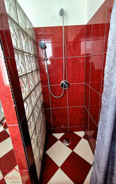 Na prenájom, 3-izbový byt, s garážou, centrum Komárna, Komárno, prerobený, zariadený, Danubioreal- realitná kancelária, Helena Schulczová