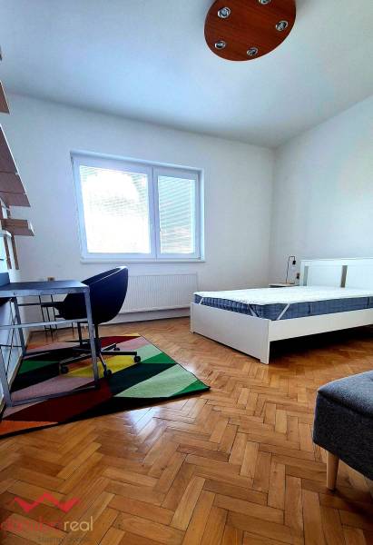 Na prenájom, 3-izbový byt, s garážou, centrum Komárna, Komárno, prerobený, zariadený, Danubioreal- realitná kancelária, Helena Schulczová