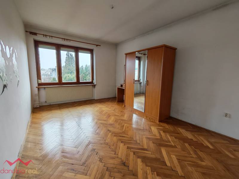 Danubioreal - realitna kancelária, Ing. Irena Petrovicsová, na prenájom rodinný dom v Komárne, bérbe kiadó családi 5.jpg