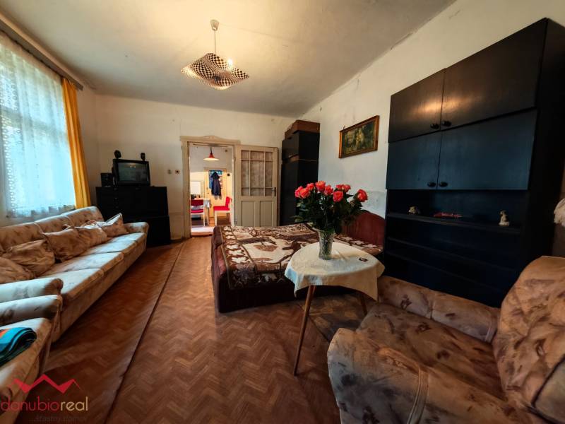 Danubioreal - realitna kancelária, Ing. Irena Petrovicsová, na predaj rodinný dom v Komárne , eladó családi ház 2.jpg