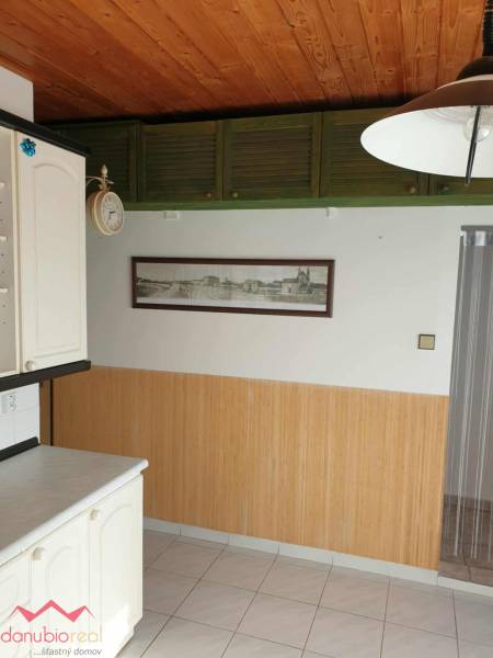 1-izbový, byt, na predaj, zariadený, prerobený, s balkónom, centrum mesta, Komárno, eladó lakás, Danubioreal- realitná kancelária, Helena Schulczová