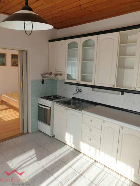 1-izbový, byt, na predaj, zariadený, prerobený, s balkónom, centrum mesta, Komárno, eladó lakás, Danubioreal- realitná kancelária, Helena Schulczová