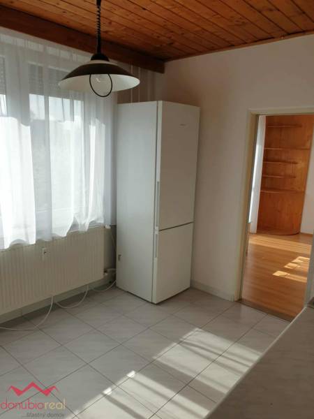 1-izbový, byt, na predaj, zariadený, prerobený, s balkónom, centrum mesta, Komárno, eladó lakás, Danubioreal- realitná kancelária, Helena Schulczová