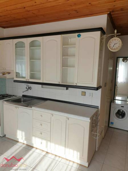 1-izbový, byt, na predaj, zariadený, prerobený, s balkónom, centrum mesta, Komárno, eladó lakás, Danubioreal- realitná kancelária, Helena Schulczová