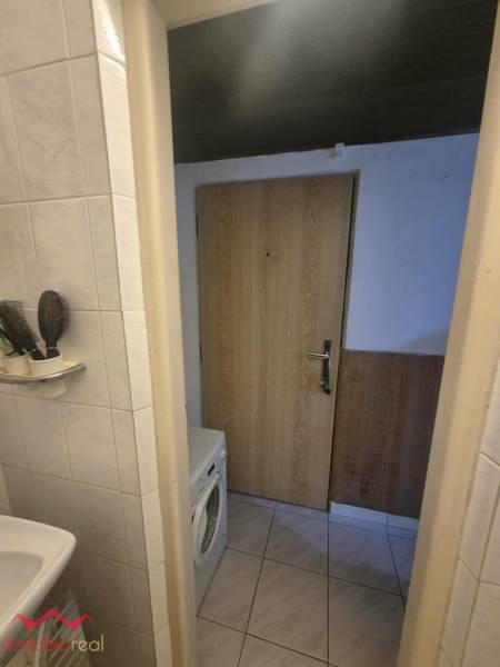 1-izbový, byt, na predaj, zariadený, prerobený, s balkónom, centrum mesta, Komárno, eladó lakás, Danubioreal- realitná kancelária, Helena Schulczová