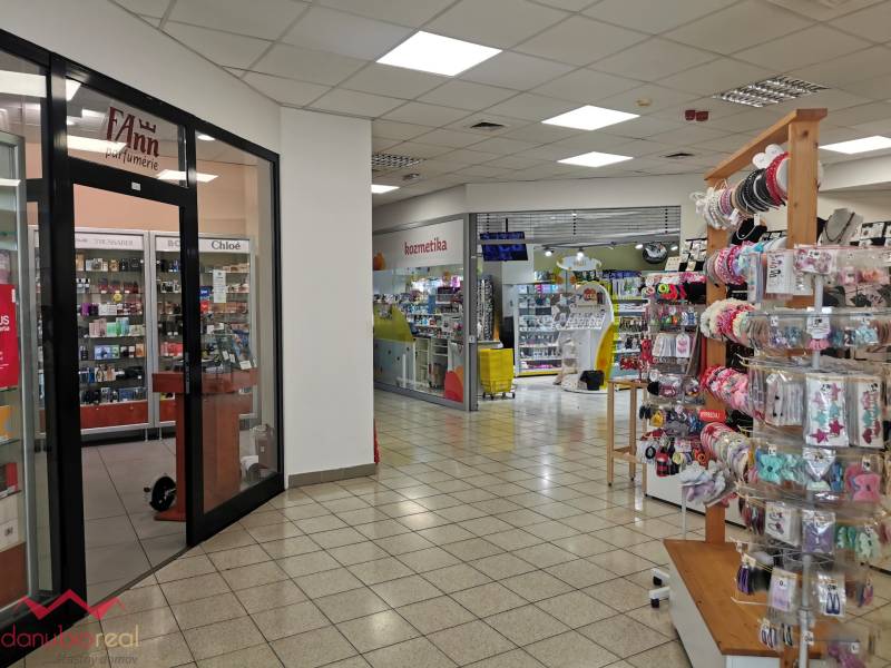 Danubioreal - realitná kancelária, Ing. Irena Petrovicsová- realitná maklérka, na prenajom obchodný priestor v Shop. centre 2.jpg