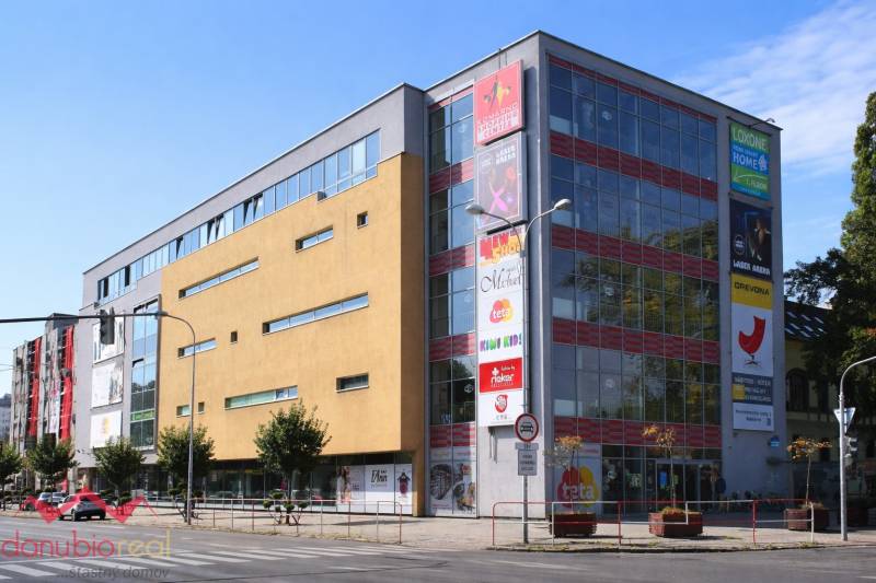 Danubioreal - realitna kancelária, Ing. Irena Petrovicsová -na prenájom  kancelárie v Komárne -1.jpg