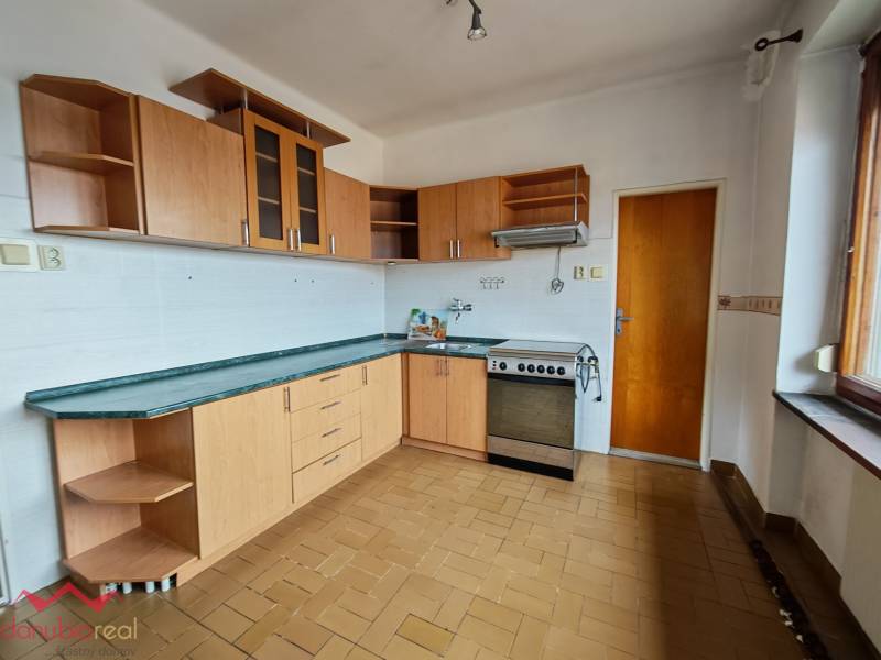 Danubioreal - realitna kancelária, Ing. Irena Petrovicsová, na prenájom rodinný dom v Komárne, bérbe kiadó családi 1.jpg