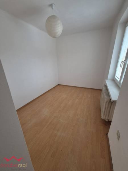 2-izbový byt, na predaj, prerobený, Komárno, Danubioreal- realitná kancelária, Helena Schulczová