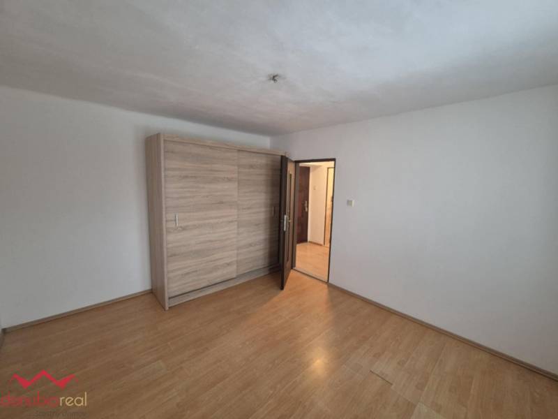 2-izbový byt, na predaj, prerobený, Komárno, Danubioreal- realitná kancelária, Helena Schulczová